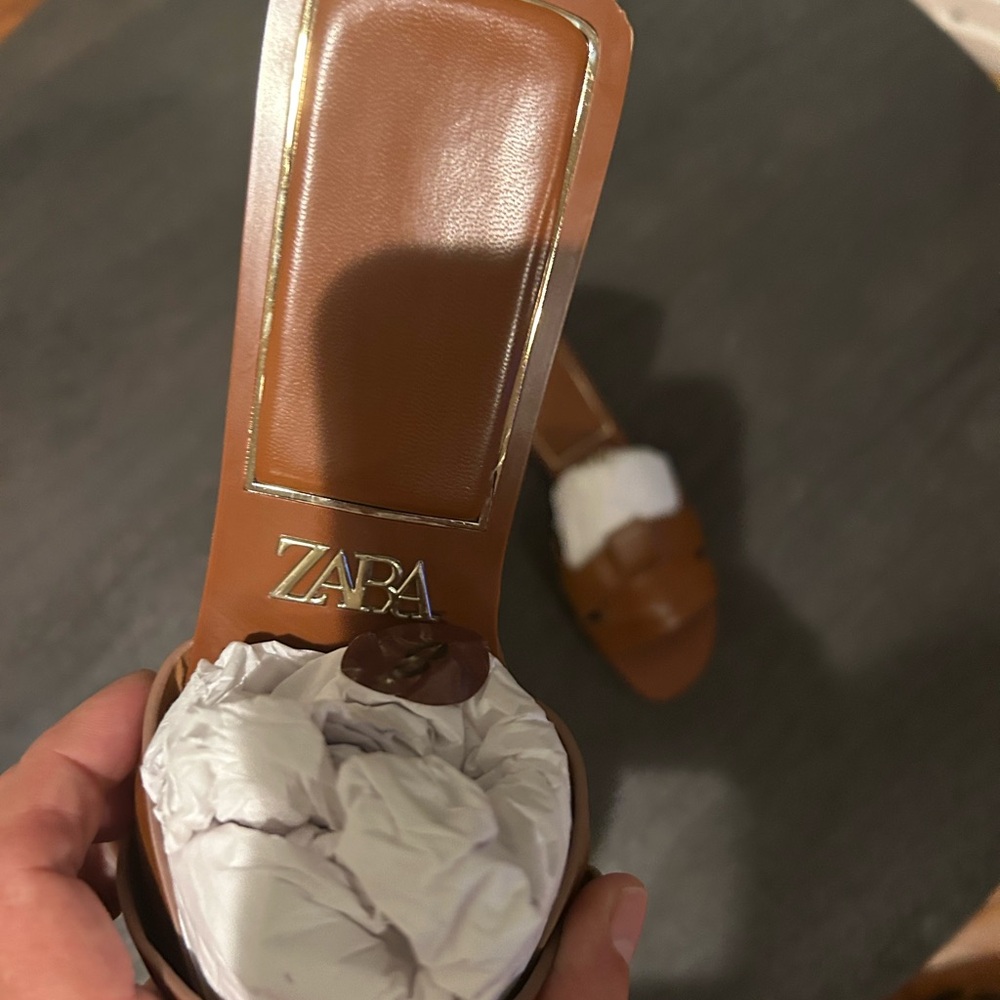 ZARA FLAT CROSSED LEATHER SANDALS - Picture 5 of 8